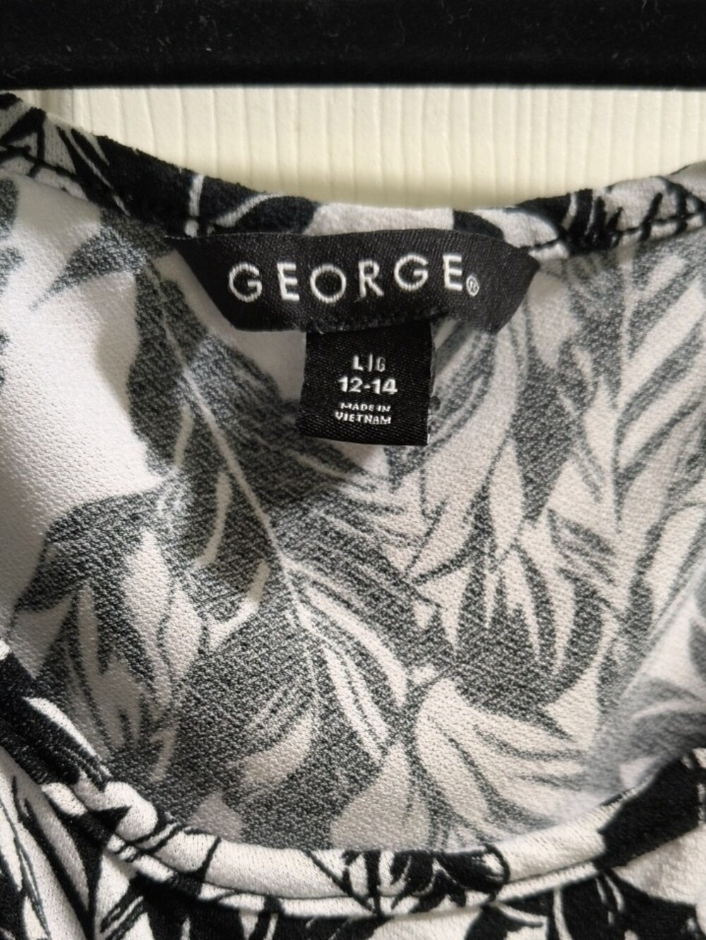 George Black & White Leaf-Print Sleeveless Maxi Dress - Picture 2 of 3